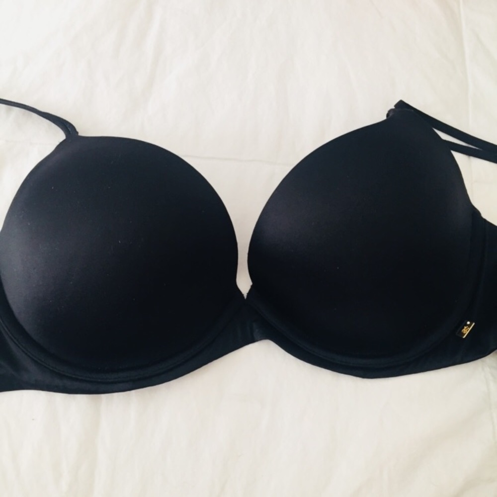 NWT VS black bra 34D 🌚